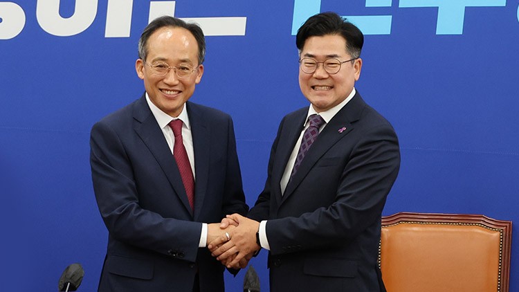 여야 원내대표 회동…<b>박찬대</b> "민생지원금"에 <b>추경호</b> "시간 좀 가지자"