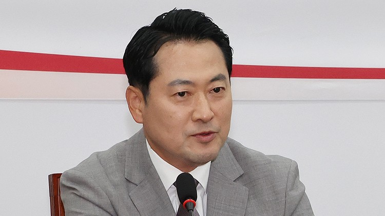 與 "<b>이재명</b>, 여의도 <b>대통령</b> 군림해도 수사 피할 수 없어"