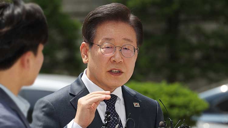 <b>이재명</b> "<b>희대의</b> 사건 조작, 언론 검찰 애완견"…與 "이성 잃었다"