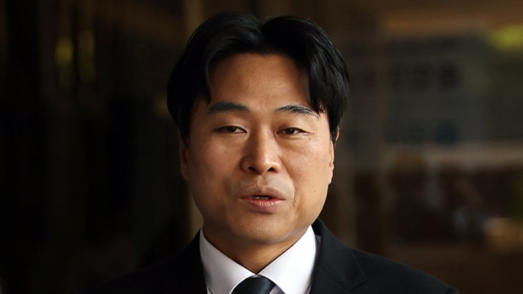 <b>김정숙</b> 여사 '인도 방문 의혹' <b>고발인</b> 檢 출석…"국기문란 사건"