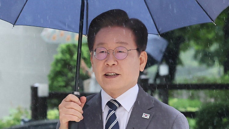 <b>이재명</b>, '<b>법카</b> 유용 의혹' 소환 통보에 "치졸한 보복행위"