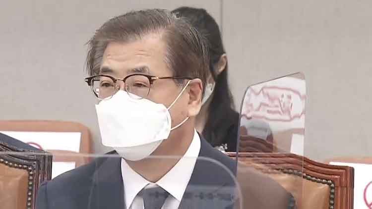 <b>검찰</b>, '文캠프 인사 특혜채용 의혹' 서훈 전 <b>국정원장</b> 조사