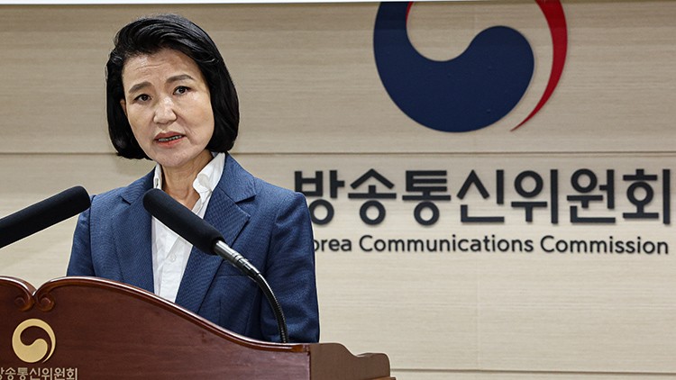 尹대통령, <b>이진숙 방통위원장 임명장</b> 수여