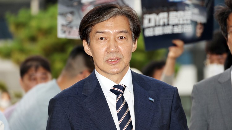 <b>조국</b>, <b>검찰</b> 조사 3시간 만에 마쳐…"<b>이상직</b>을 모른다"
