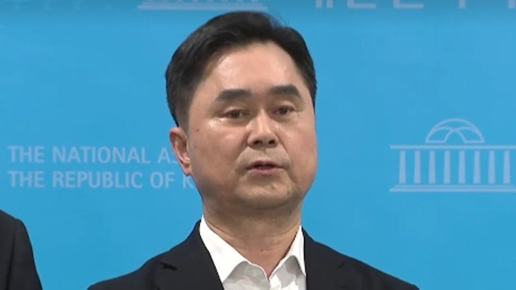 <b>김종민</b>, <b>새로운미래 탈당</b>…새로운미래 '원외정당'으로