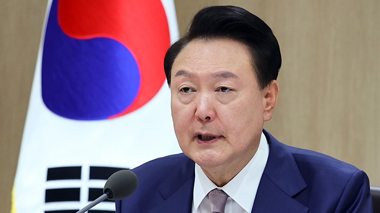 尹<b>대통령</b> "축구 국가대표 <b>감독</b> 선발 의혹 명백히 밝혀야"