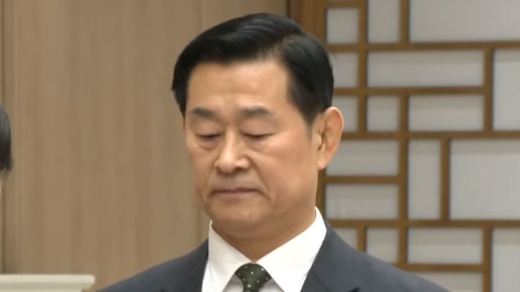 尹, <b>김용현</b> <b>국방장관</b> 사표 수리…<b>최병혁</b> 후보자 지명