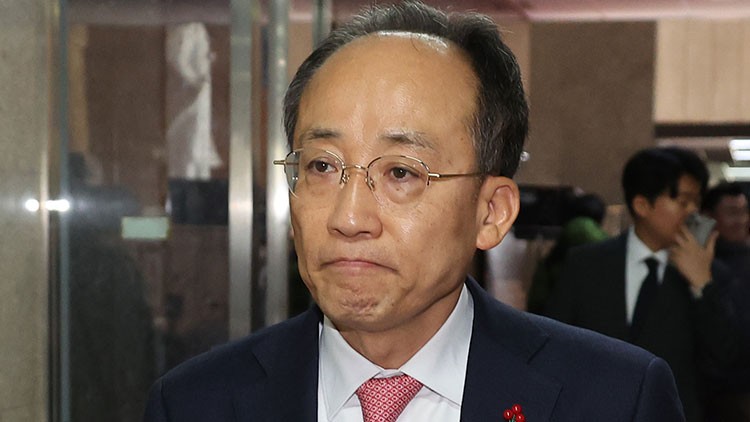 [단독] <b>추경호</b>, '중진회의 재신임'에도 "사퇴 의사 변함 없어…당<b>대표</b> ...