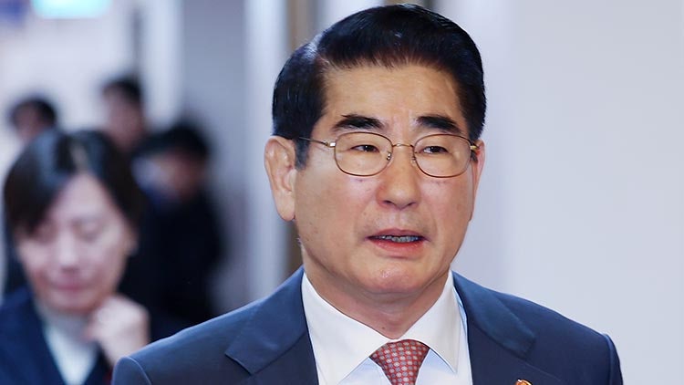 檢, <b>김용현</b> 구속영장 청구…"尹과 <b>공모</b>해 <b>내란</b>"