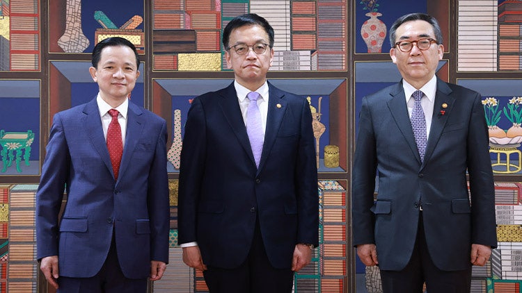 <b>최상목</b> <b>대행</b>, 중국·쿠바 등 주한대사 <b>신임장</b> 받아