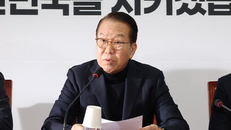 與 <b>권영세</b> "尹 <b>구속</b>, 법 원칙 무너뜨려…<b>이재명</b>엔 '방어권 보장' 기각 않...
