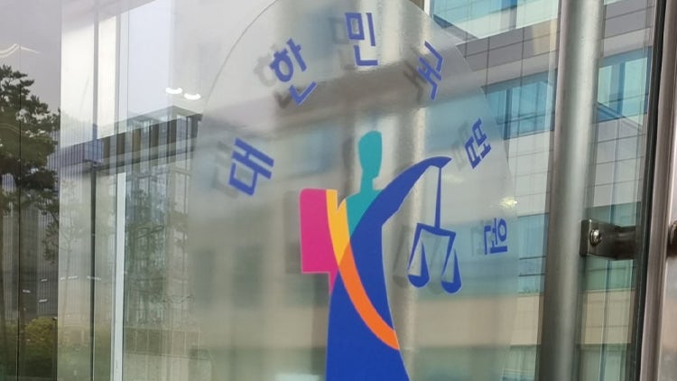 아나운서 출신 <b>유영재</b>, <b>선우은숙</b> 친언니 <b>강제추행</b> '징역 2년6월' 선고