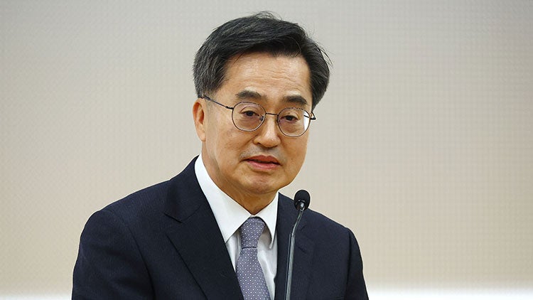 <b>오세훈</b> 공개 비난한 <b>김동연</b> "<b>윤석열 외교</b>가 옳았다니…뺄셈<b>외교</b> 치중"