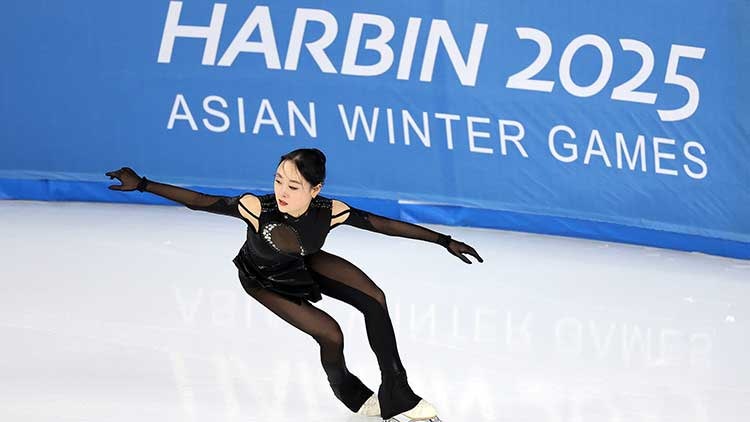 <b>피겨</b> <b>김채연</b>, 개인 최고점 <b>쇼트</b> 2위…"메달 청신호"