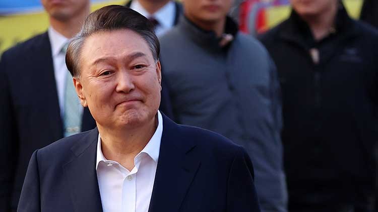 [단독] 尹, <b>권성동</b> 원내대표와 어젯밤 <b>통화</b>…"지도부 고생 많았다, 전날...