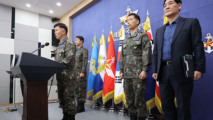 <b>공군총장</b>, '<b>전투기 오폭</b>' 대국민 사과…"있어선 안 될 사고"