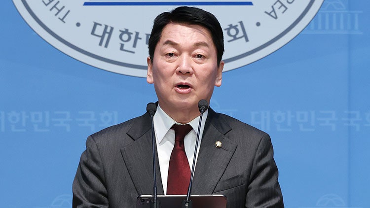 與 <b>안철수</b> "<b>이재명 정계은퇴</b>하라…대선 출마 자체가 헌법 유린"