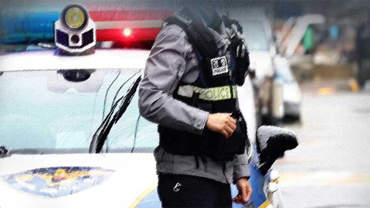 흉기난동범 <b>총격</b> 사망 사건 <b>경찰</b>관에 "<b>정당방위</b> 인정"