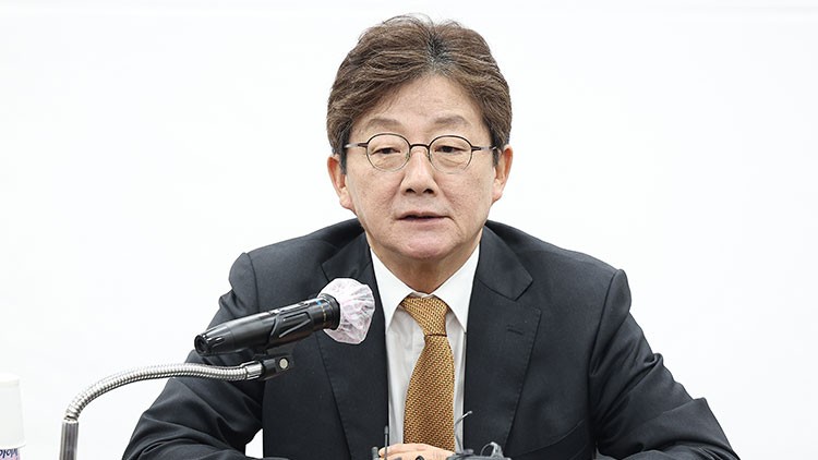 <b>유승민</b>, 대선경선 <b>불출마</b>…"<b>국민의힘</b>, 반성과 변화의 길 거부"