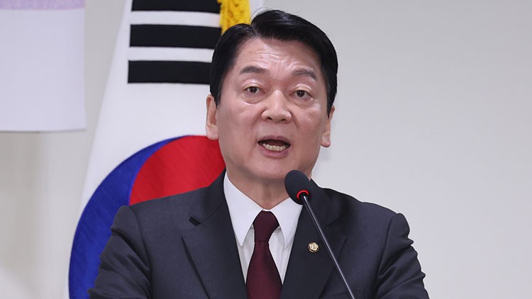 <b>안철수</b> "2035년까지 AI 세계 3강 진입…책임총리제 도입"