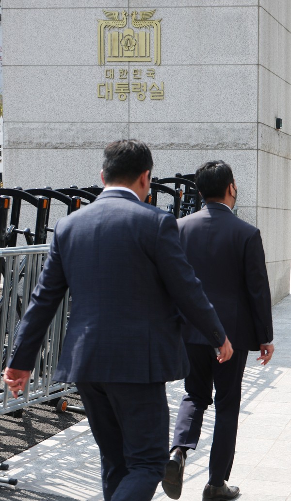 경찰, '尹 체포 저지' 관련 <b>대통령실</b>·공관촌 <b>압수수색</b>