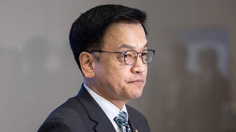'한덕수 대선 출마설'에 <b>최상목</b> "정치적 불확실성 낮아지길"