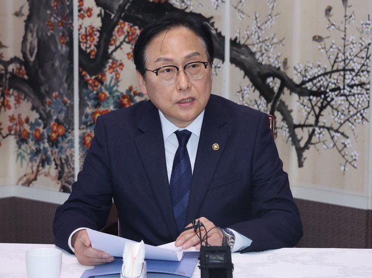 정인교 산업통상자원부 통상교섭본부장이 2일 정부서울청사에서 통상 관계기관 점검회의를 하고 있다./연합뉴스