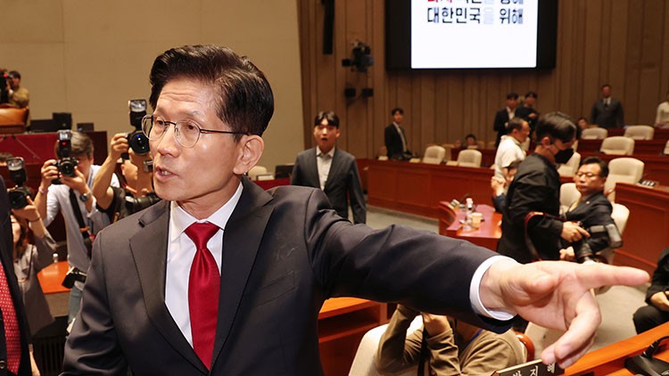 <b>김문수</b>, 의원총회 참석 "<b>단일화</b> 응할 수 없어"…권영세 "대단히 실망" 정...