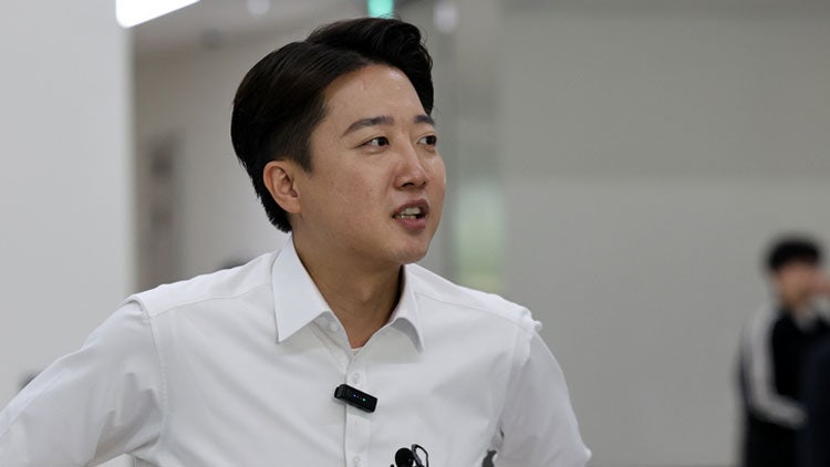 <b>단일화</b> 선긋는 <b>이준석</b>…토론회·'두자릿수 지지율'이 관건
