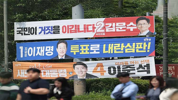 전광판 가리고, 보행자 안 보이고…안전 위협하는 선거 <b>현수막</b>