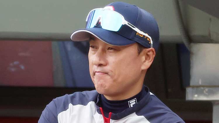 '국민<b>감독</b>'에 실패한 '국민타자'…이승엽 <b>두산 감독</b>, 자진 <b>사퇴</b>