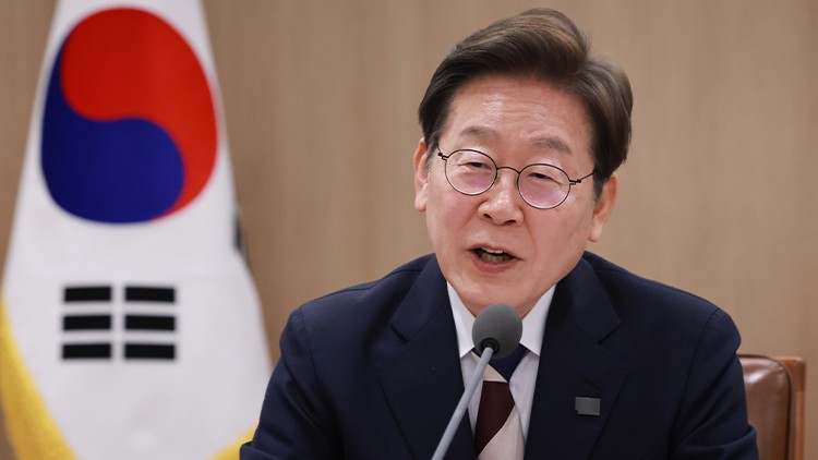 李<b>대통령</b>, '취임' 첫 국무회의 주재…<b>트럼프</b>와 <b>통화</b>할 듯