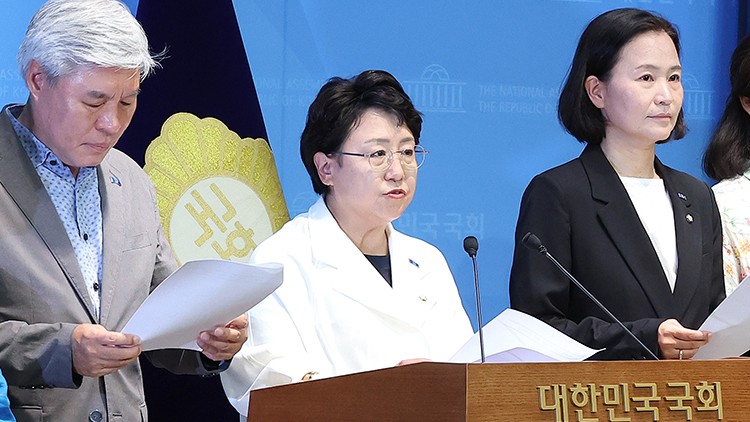 조국혁신당 "李 <b>재판</b> 즉각 <b>중단</b>해야…국민 선택 뒤집으면 사법쿠데타"