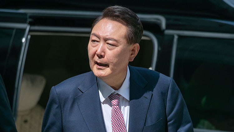 尹, 경찰 3차 <b>소환</b>도 <b>불응</b>…"출석 요건 안 돼"