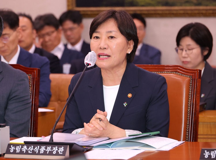 변신한 <b>송미령</b> "양곡법, '농망법' 표현에 사과…'<b>희망법</b>'으로 만들겠다...