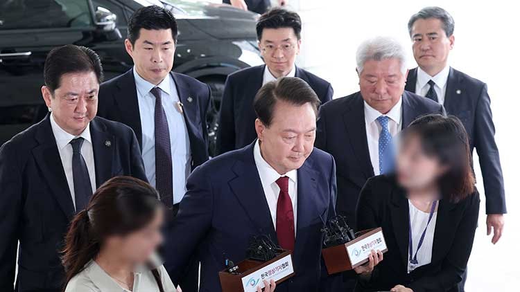 특검 "尹, 오후 <b>조사</b> 사실상 <b>거부</b>중…변호인단이 수사 방해"