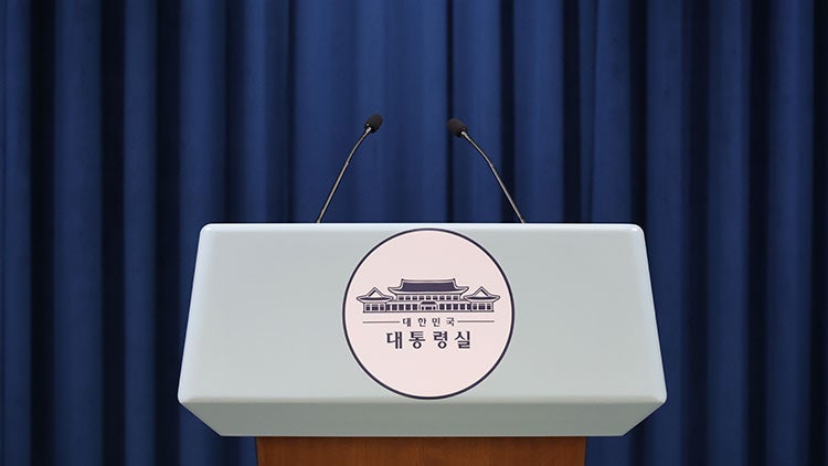 대통령실, <b>내각</b> 인선 발표…기재 구윤철·법무 <b>정성호</b>·행안 <b>윤호중</b>