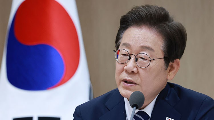 李 대통령 "주택이 투자·투기 수단 돼 <b>주거 불안정</b> 초래"