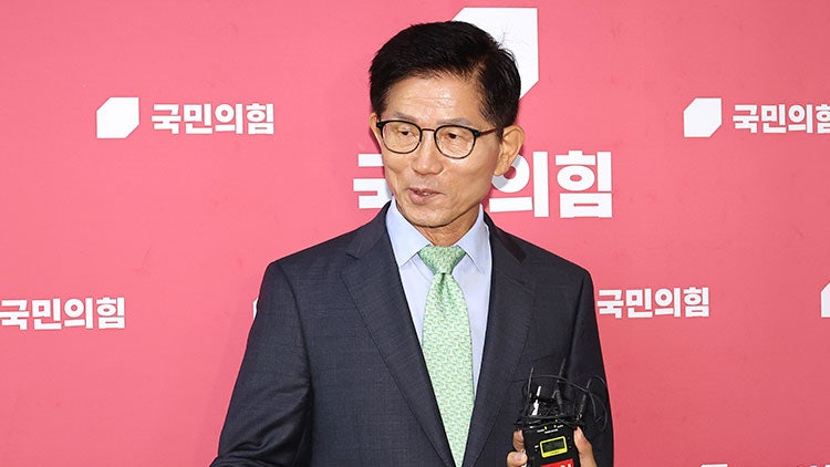 <b>김문수</b> "국힘, 하루이틀에 개선 안돼…안철수 혁신위원장 적합"