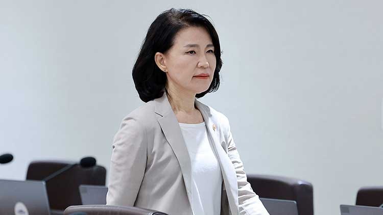 감사원, <b>이진숙</b> 방통위원장에 '주의'…"<b>정치</b>중립 의무 위반 말아야"