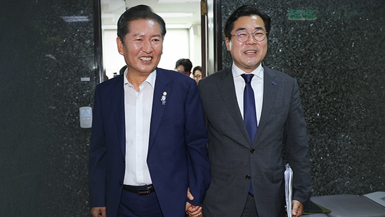 민주, 당대표 후보등록 마감…<b>정청래</b>-<b>박찬대 2파전</b>
