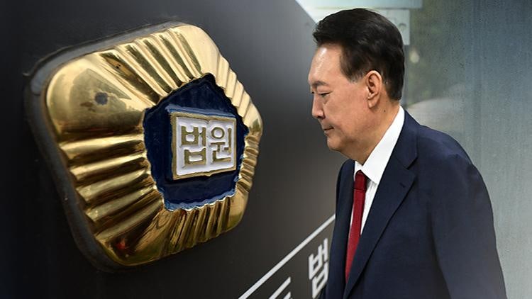 '4개월 만에 재구속' 尹, <b>내란</b> 재판 불출석