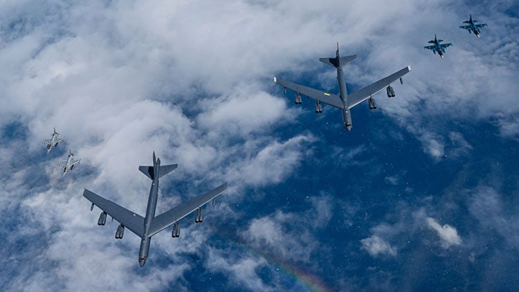 제주 공해상에서 <b>한미일 공중훈련</b>…美 B-52H 올해 첫 전개