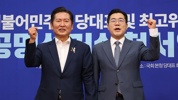 <b>정청래</b>-<b>박찬대</b> 첫 <b>토론</b>…당대표 선거 '찐명' 경쟁