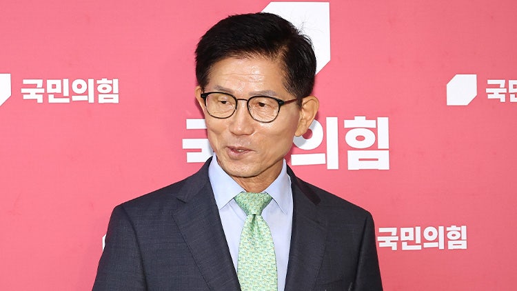 <b>김문수</b>, 국민의힘 <b>대표</b> 도전 공식화…오후 당사서 <b>출마</b> 기자회견