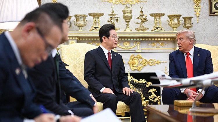 <b>트럼프</b> "한국에 <b>주한미군 기지</b> 부지 소유권 요청할 수도"