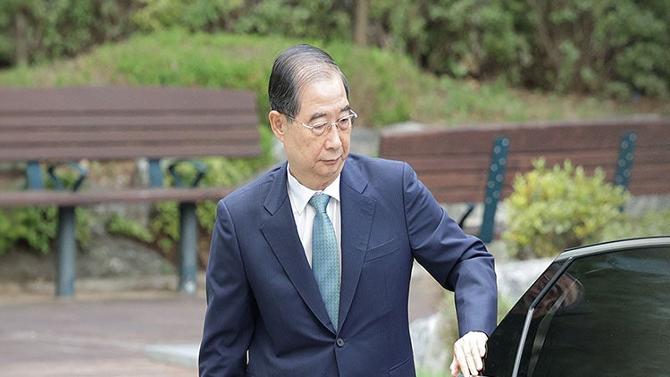 '내란 방조' 혐의 한덕수 구속심사…<b>권성동</b> '청탁 의혹' <b>특검</b> 출석
