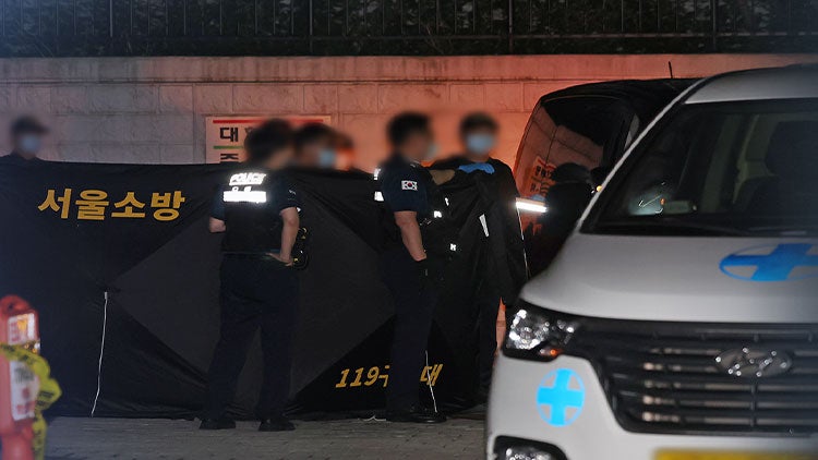 서울 <b>강서구</b> 오피스텔서 여성 3명 <b>추락사</b>…"<b>모녀</b> 사이"