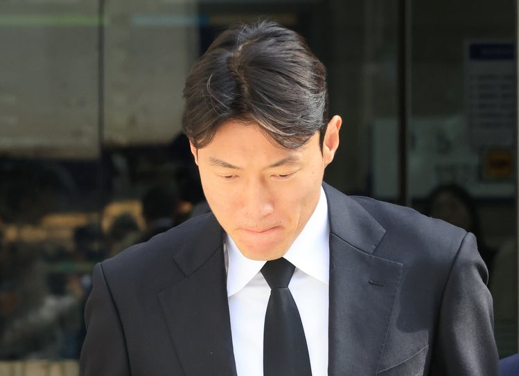 '<b>불법촬영</b>' <b>황의조</b> 2심도 징역형 <b>집행유예</b>…黃 "피해자에 죄송"