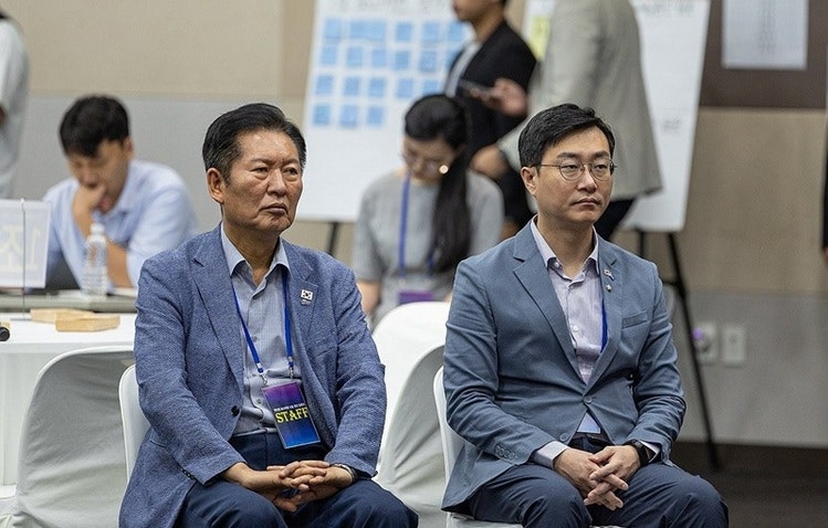 정청래 "<b>평당원</b>도 <b>최고위원</b> 될 수 있어…집단지성의 힘 믿어"